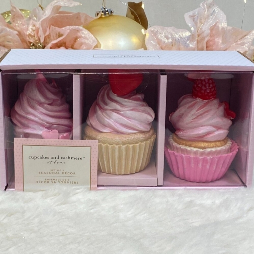 🧁🔹️ Cupcakes & Cashmere🔹️ Set Of 3 Cupcakes Valentine’s Day Decorational